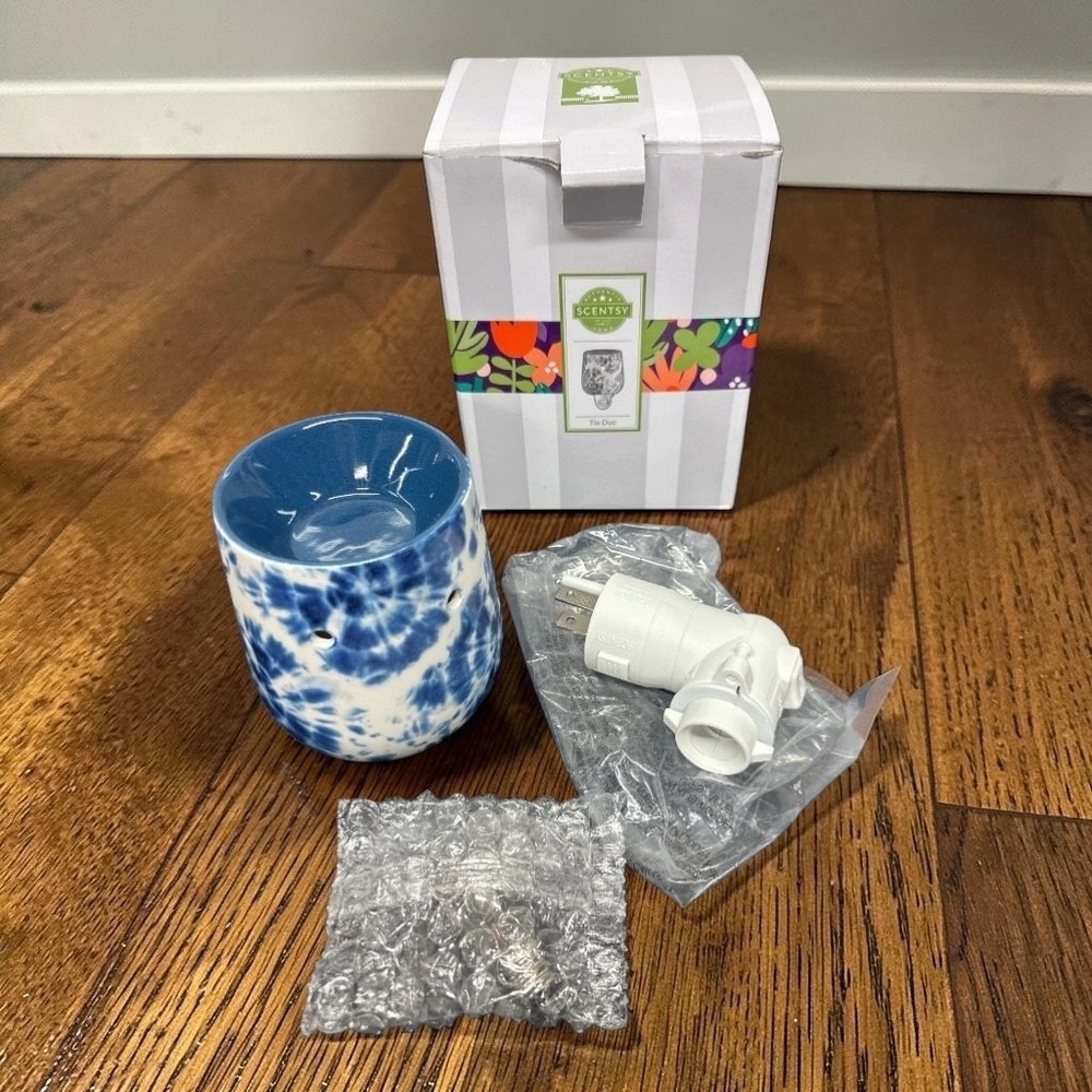 New Scentsy Tie Dye Mini Warmer Blue White Fun  3.5" Electric Wax Warmer In Box